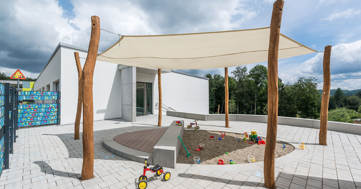 Türen in Kindergärten in jede Richtung sichern