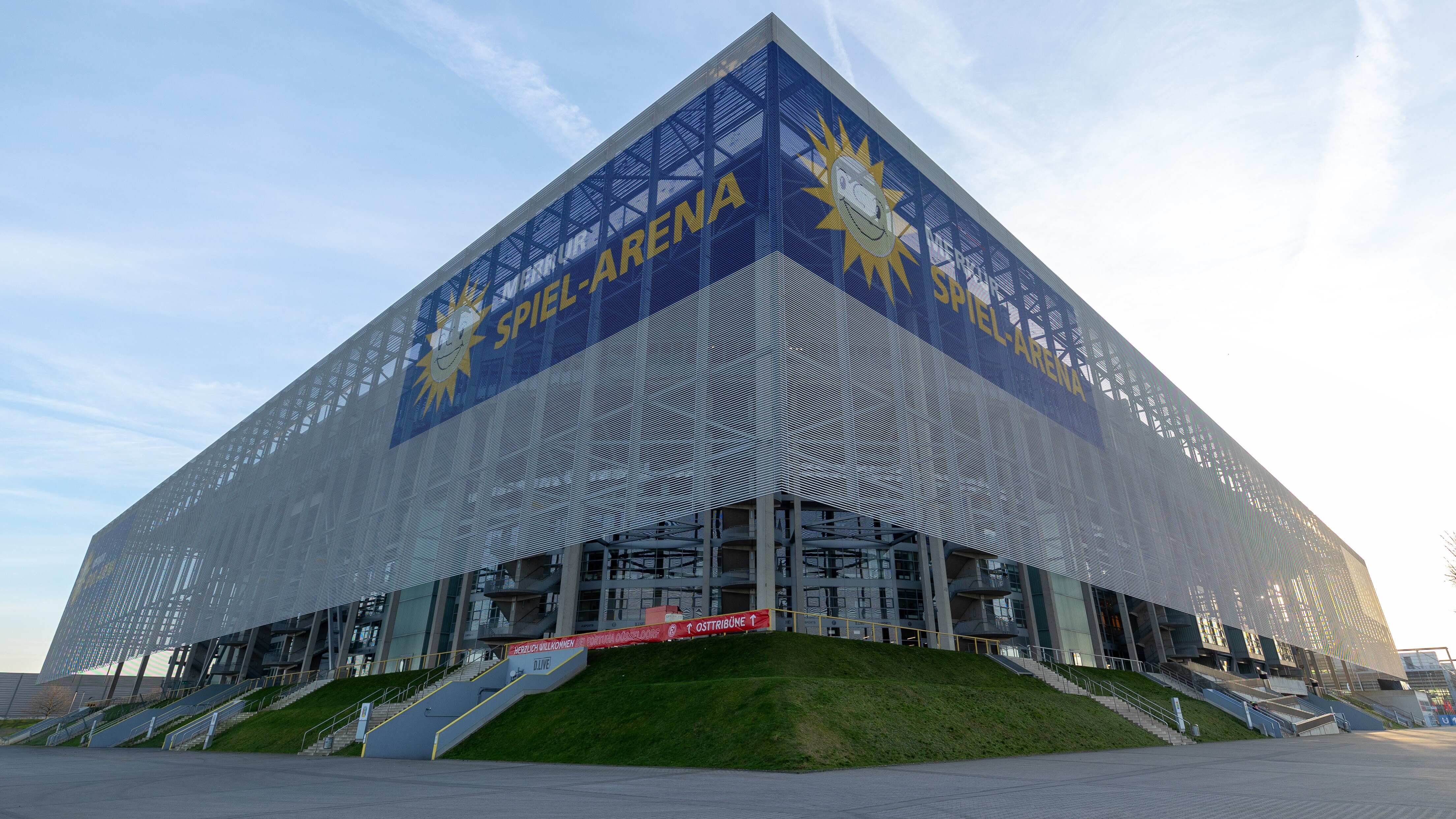 Merkur Spiel Arena Gebäude eCLIQ